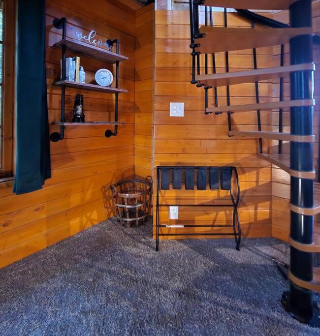 The Eagle'S Nest Treehouse Cabin Palmer Exteriör bild